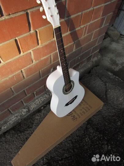 Гитара классическая белая. Новая в коробке