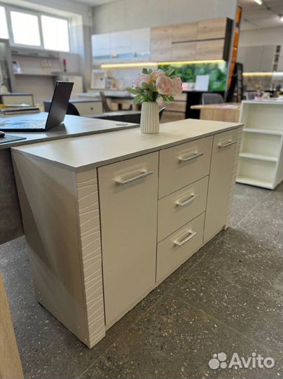 Комод большой бежевый