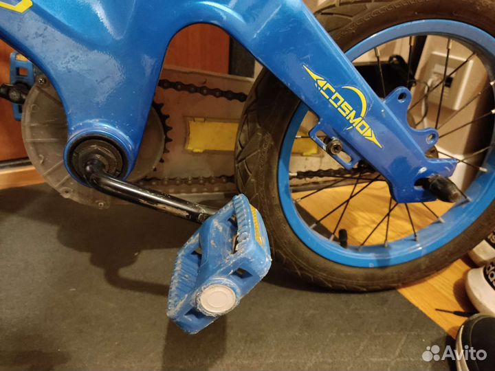 Четырёхколёсный детский велосипед