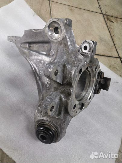 Кулак задний правый/лев BMW X5 E70 F15 X6 E71 F16