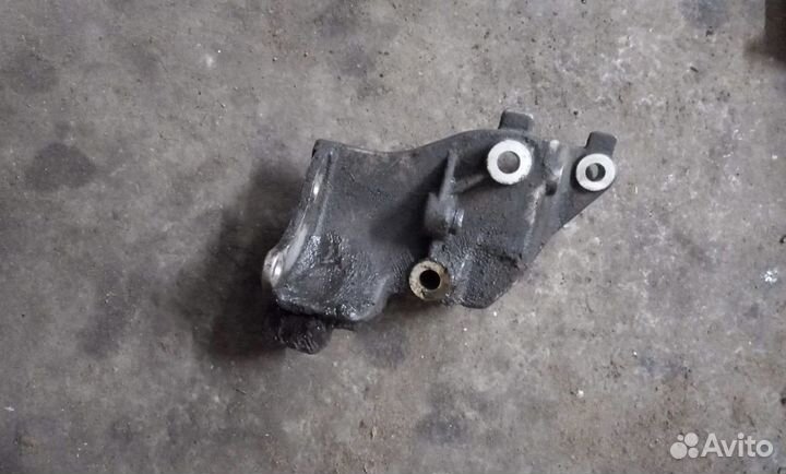 Кронштейн вспомогательных агрегатов гур Fiat Linea