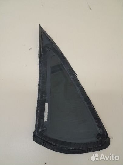 Стекло кузовное глухое правое Volkswagen Polo MK5