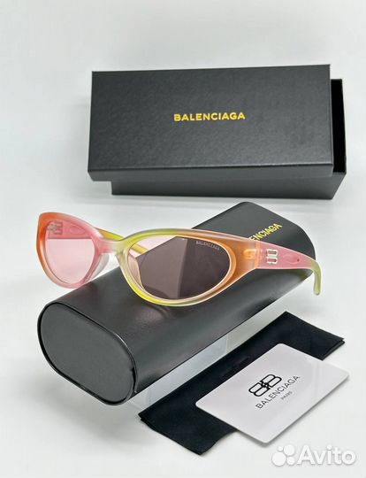 Стильные очки Balenciaga