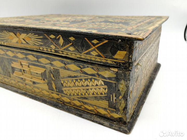 Старинная шкатулка инкрустация цветной соломкой