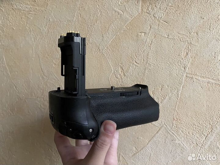 Canon battery grip BG-E11