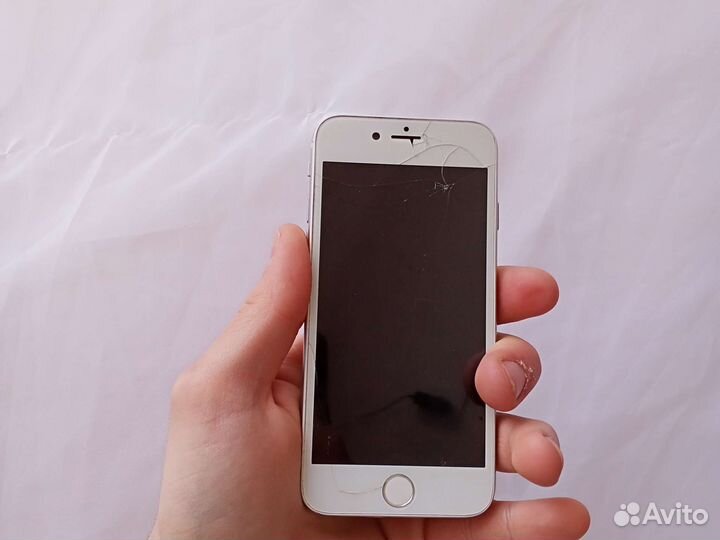 Телефон iPhone 6s