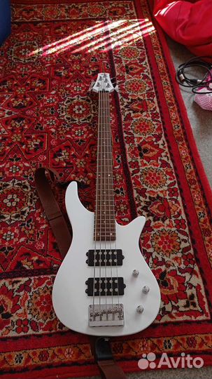 Бас гитара bass guitar 5 струн Yamaha trbx 305