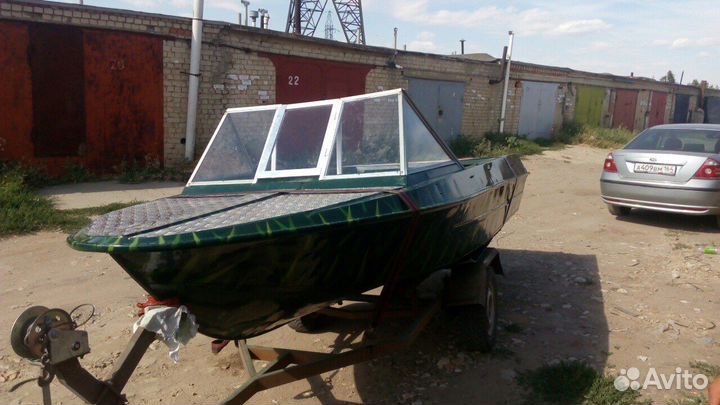 Лодка моторная