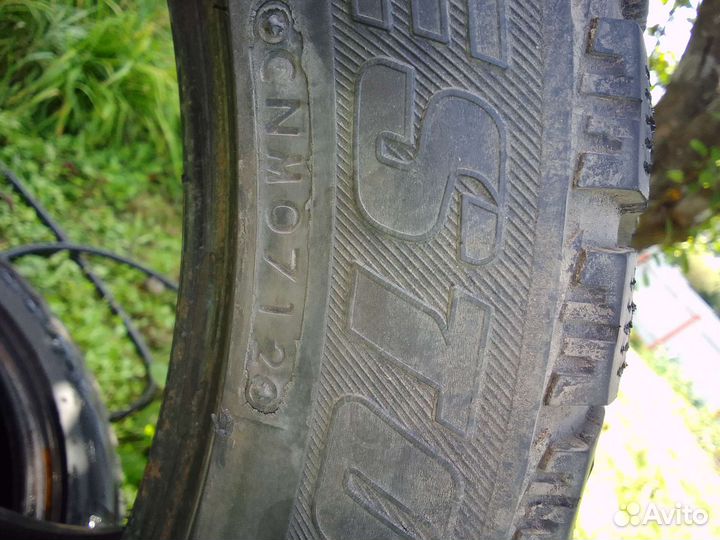 Bridgestone B700 215/50 R17