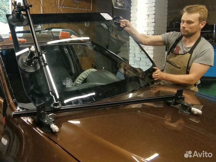 Система установки лобового стекла одним мастером