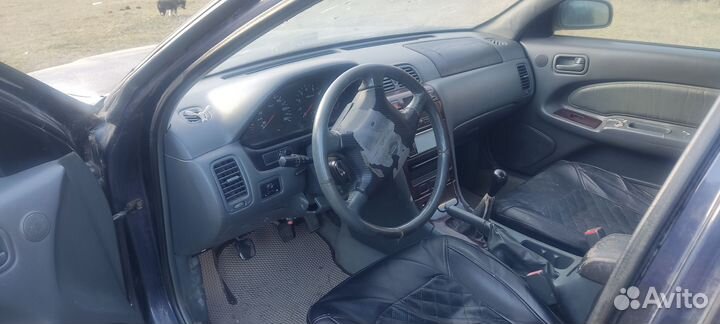 Nissan Maxima 2.0 МТ, 1998, битый, 70 000 км