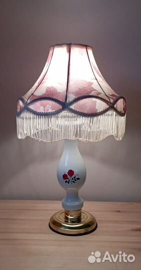 Настольная лампа