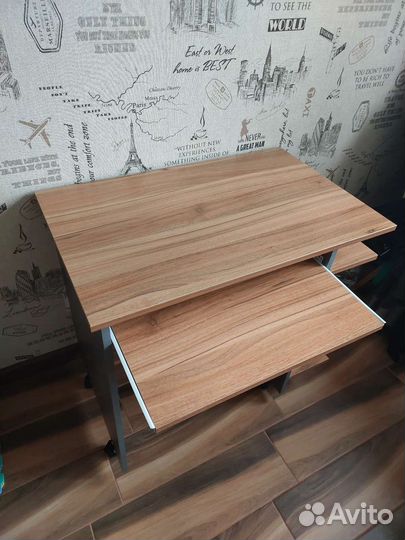 Продам компьютерный стол состояние нового