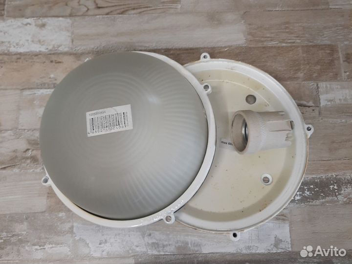 Светильник потолочный водонепроницаемый