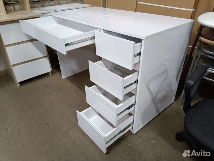 Стол компьютерный