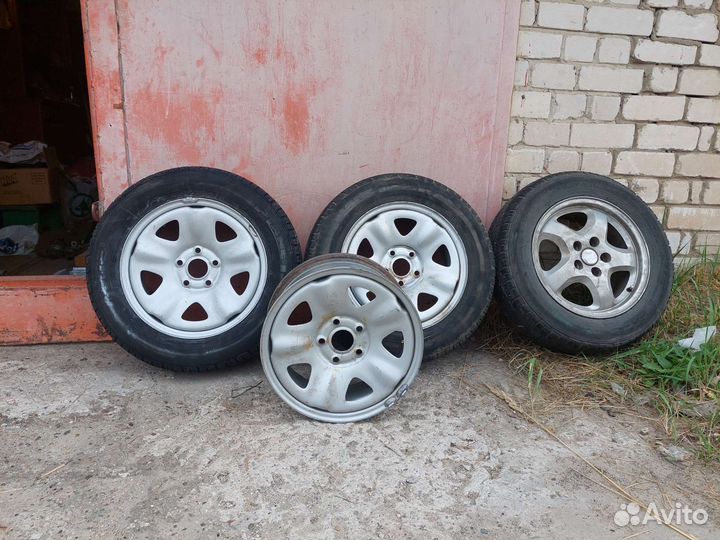 Колеса в сборе r15 5*108 летние на волгу