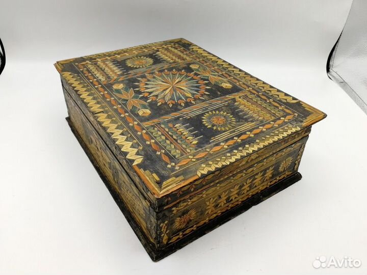 Старинная шкатулка инкрустация цветной соломкой