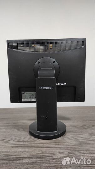 Монитор Samsung 943N