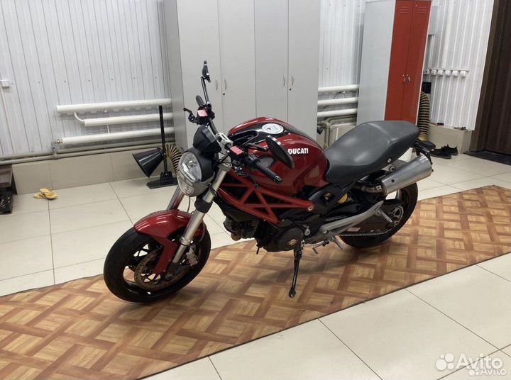 Ducati monster 696 2013