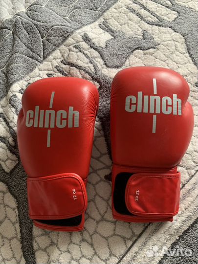 Боксерские перчатки Clinch 12 oz