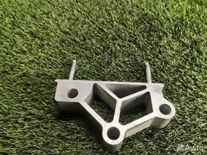 Кронштейн Audi S8 4H2 cgta 2012