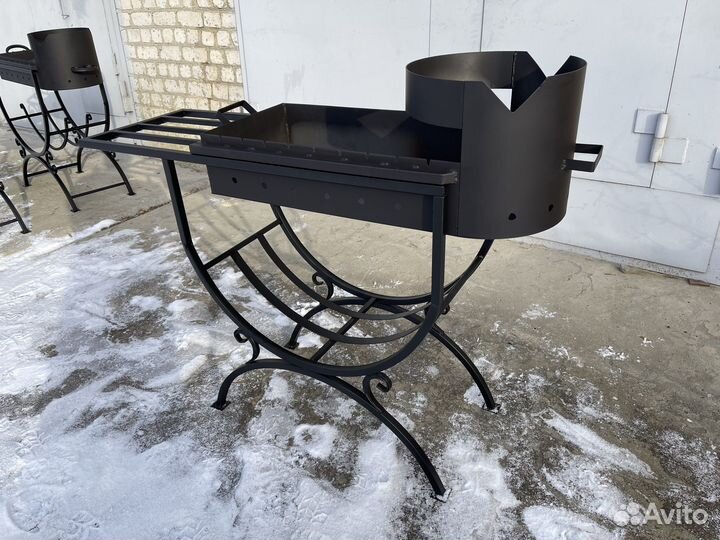 Мангал с очагом под казан с подставкой