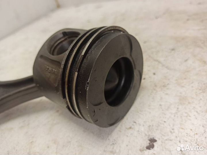 Поршень с шатуном Мерседес