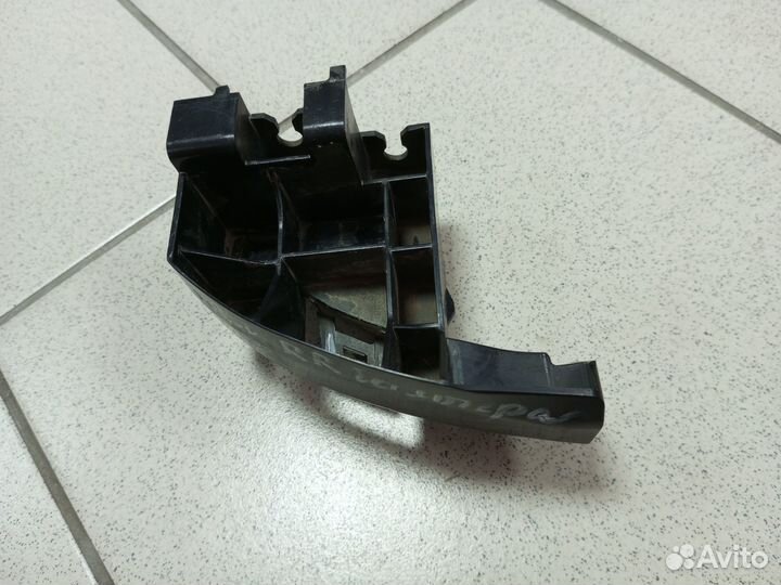 Кронштейн заднего бампера правый Toyota LC 200