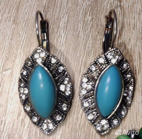 Бижутерия-бусы,серьги,кольцо,броши,шкатулка СССР