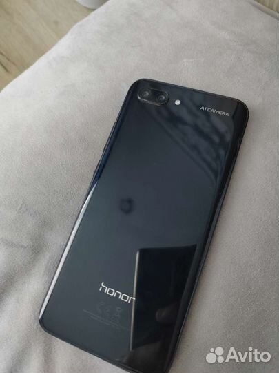 HONOR 10, 4/64 ГБ