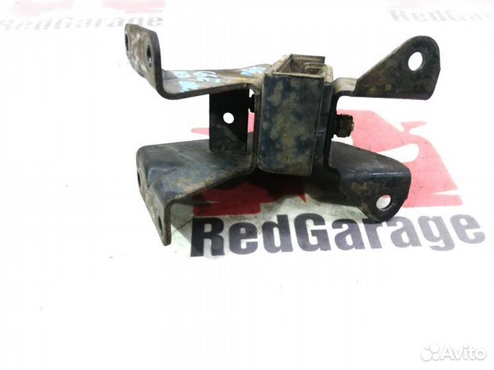 Кронштейн опоры двигателя левый Mazda Mpv LV5W