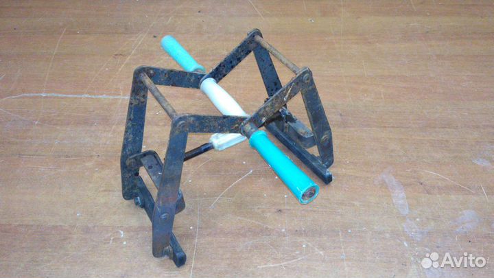 Захват для переноски аккумуляторов