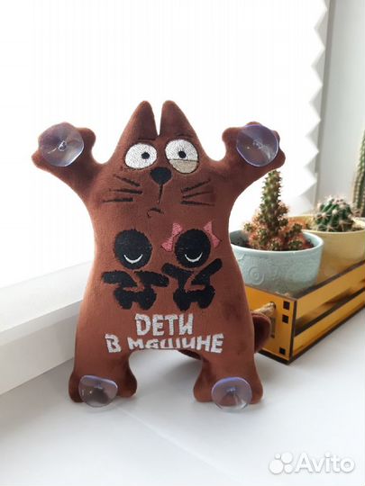 Кот Саймон в автомобиль