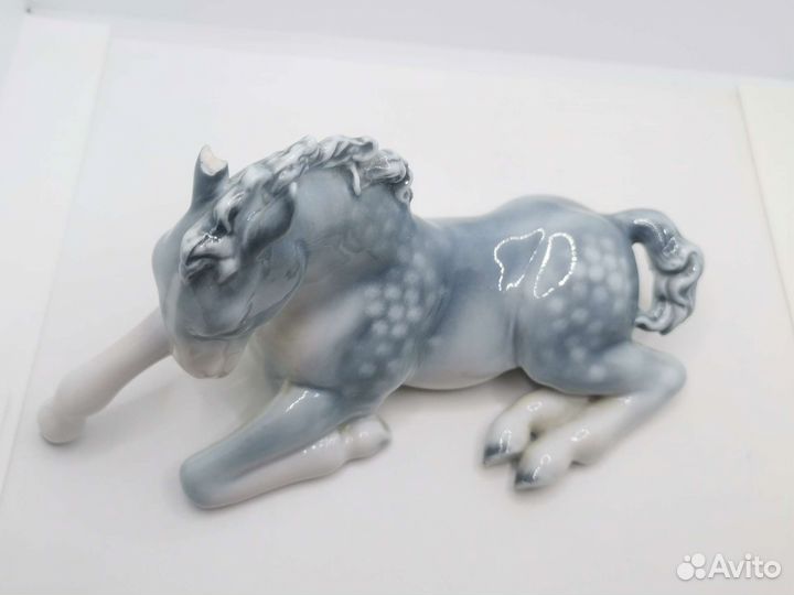 Фарфоровый конь