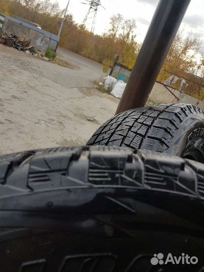 Bridgestone Blizzak Ice 275/65 R17 115R