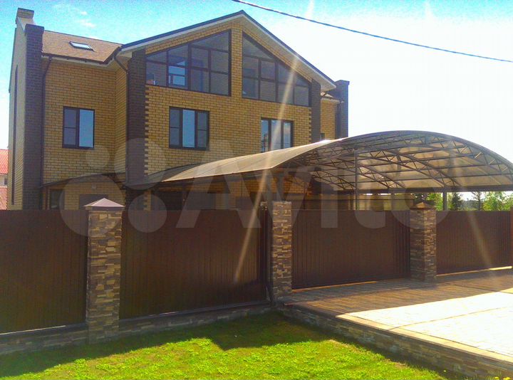 Таунхаус 210 м² на участке 8 сот.