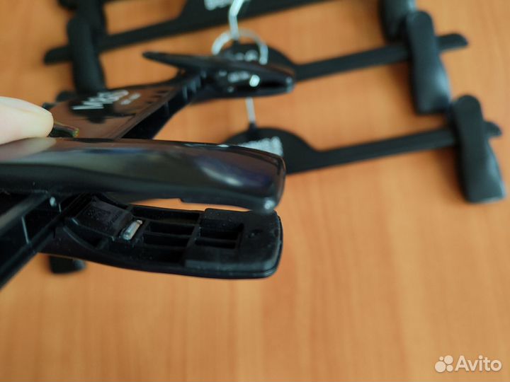 Вешалки плечики для брюк с зажимами