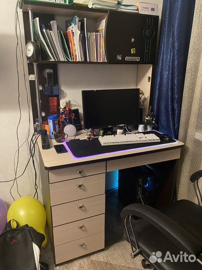 Письменный стол