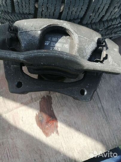 Суппорт тормозной левый Nissan Note E11