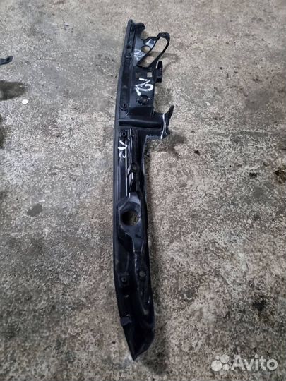 Пластик моторного отсека правый BMW 5 51767349606