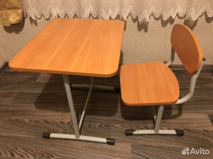 Продам детский стол и стул