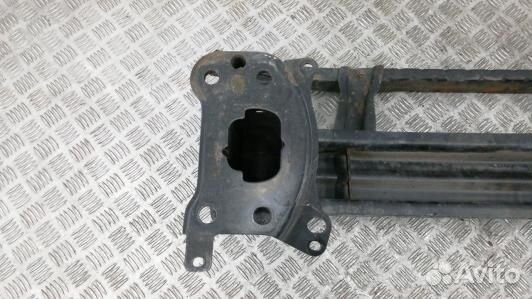 Усилитель бампера передний (кронштейн) volkswagen