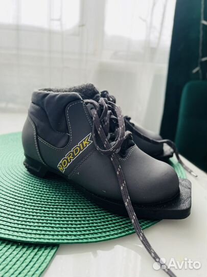 Лыжные ботинки 32