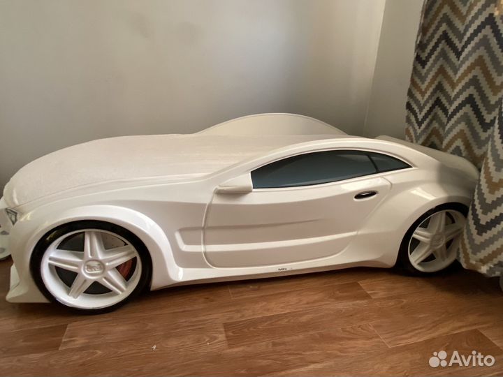 Детская кровать машина