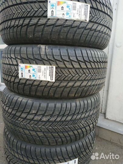 Bridgestone Blizzak LM-001 285/45 R21 113V