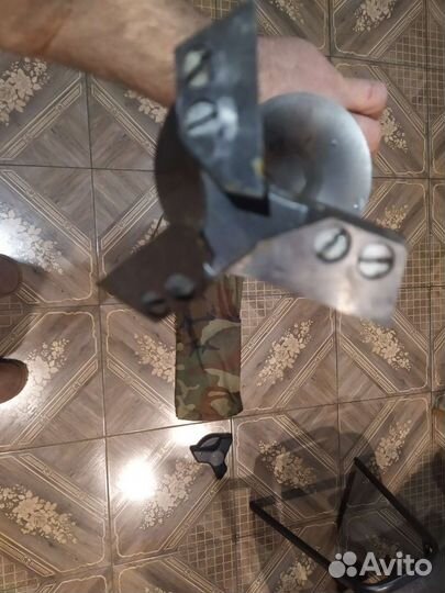 Ледобур титановый бу 130,на три ножа