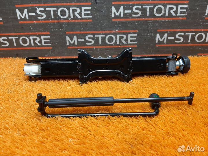 Домкрат Audi A5 8T cdnc 2010