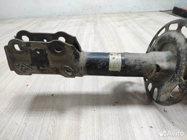 Амортизатор передний левый Honda Fit GD с2001-2008