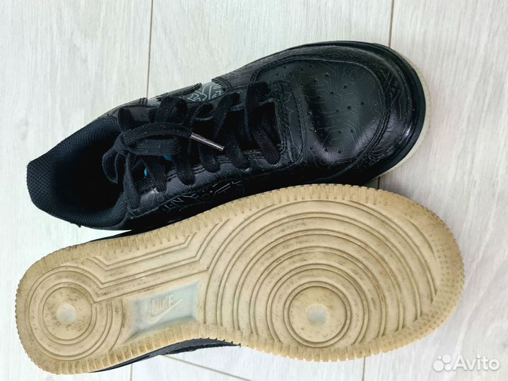 Кроссовки Nike оригинал (светится полошва)