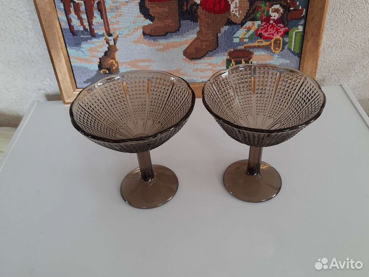 Ваза для фруктов на ножке цветное стекло СССР